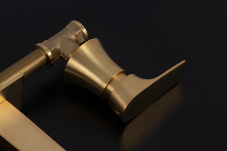 Смеситель для раковины Daniel Diva DV5022DP, золото брашированное